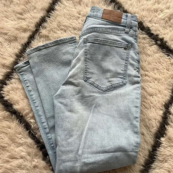 Madewell High-Rise Vintage Straight Jeans – Light Wash – Petite 26 - Picture 6 of 7
